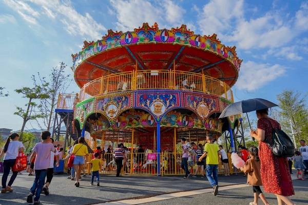 Is a 68-Seat Double Decker Carousel a Good Fit for a High-Traffic Theme Park?